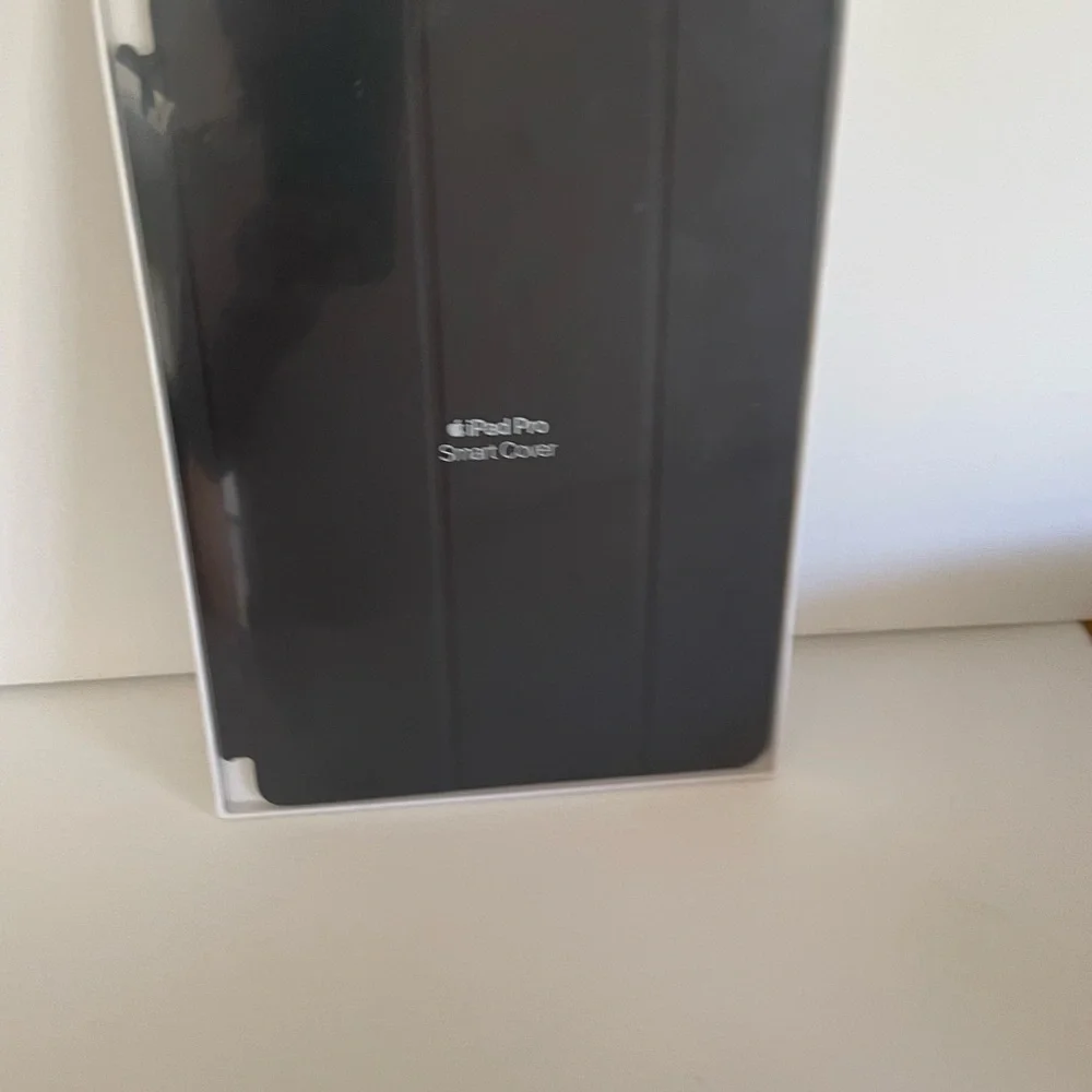 Brand New Apple I-Pad Pro 10.5” Smart Cover